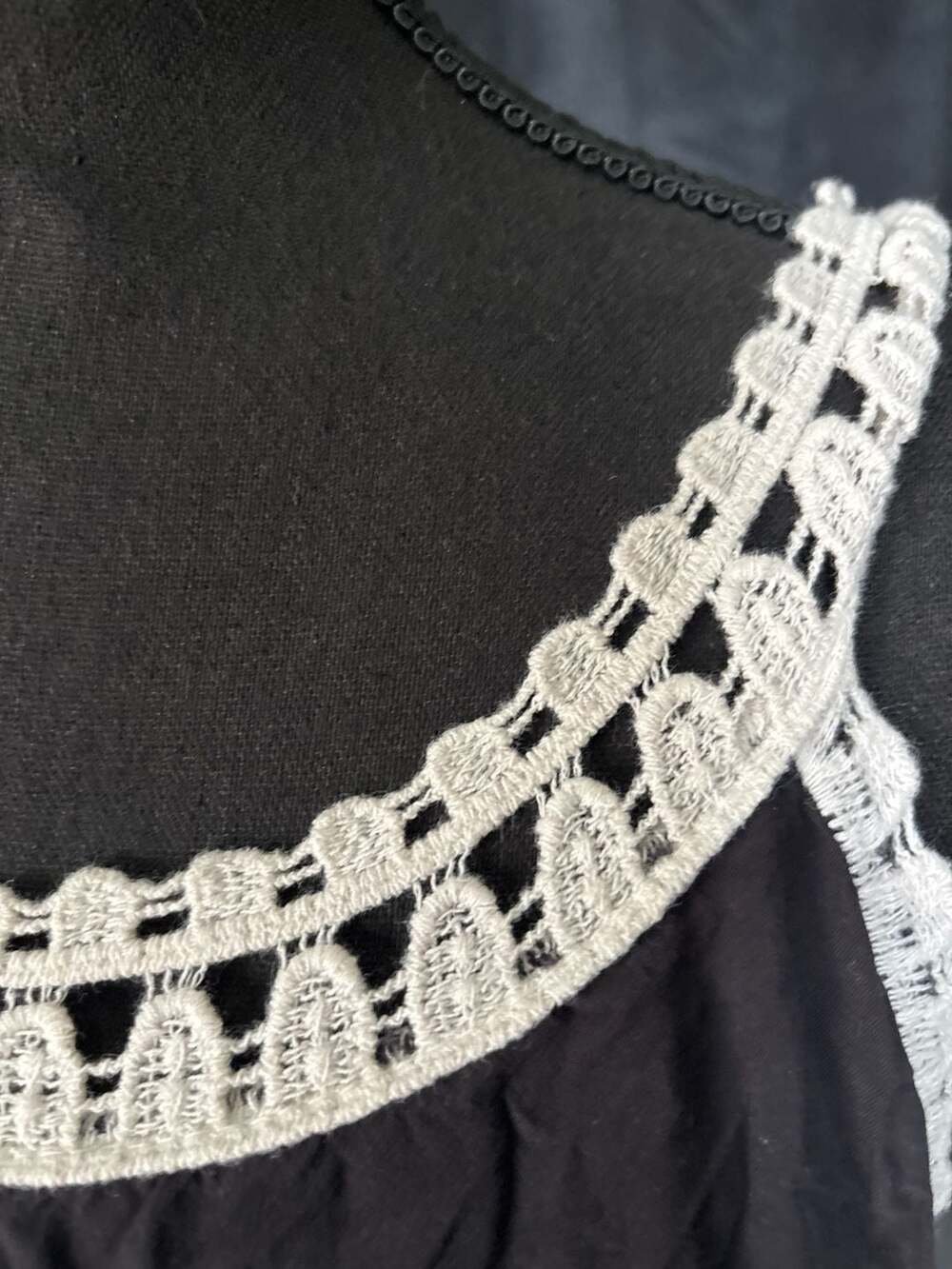 Black Embroidered Lace Trim Sleeveless Tank Top Size XL - Picture 6 of 7